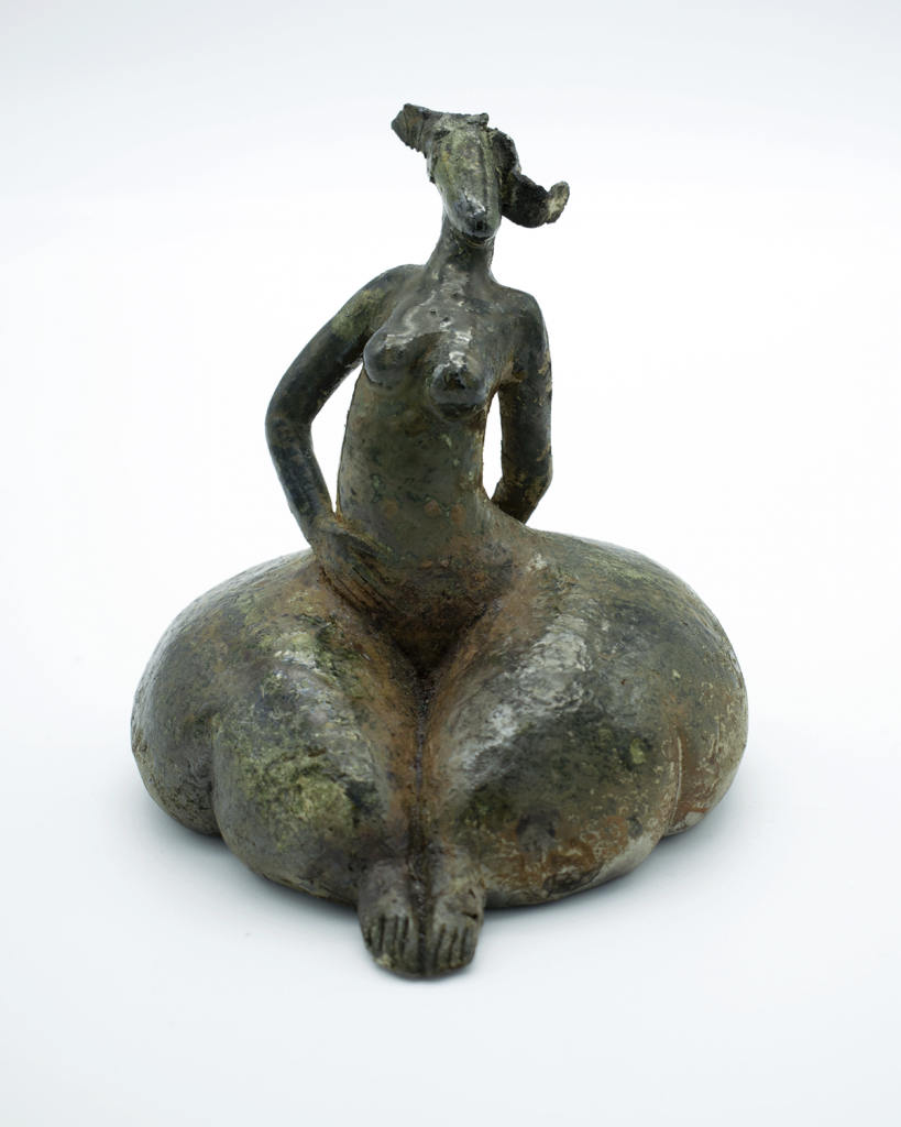 Herzdame-I, 2021, Raku Keramik, ca. 20 cm