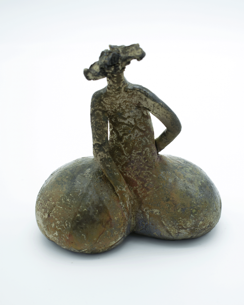 Herzdame-I-detail-2, 2021, Raku Keramik, ca. 20 cm